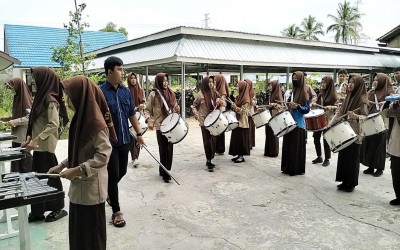 Menuju Perpisahan Kelas 9, Drumband MTsN 7 HST Gencarkan Latihan