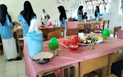 Praktik Asesmen Madarasah SBK, Siswa/i Kelas 9 MTsN 7 HST Tunjukkan Bakat Memasak Mereka